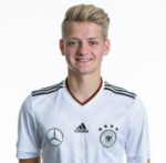 https://img.heibaitiyuy.com.cn/img/football/player/885db6bd0e1c1a3a3534f1c140cba769.jpg